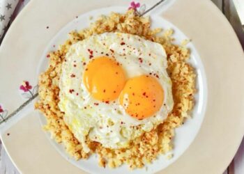 Migas de coliflor, receta fácil y rápida para una cena ligera y súper sabrosa