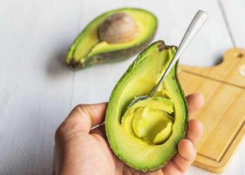 Que no te engañen, madurar el aguacate en el microondas no es lo ideal