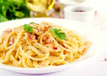 Salsa carbonara, la receta italiana original sin nata