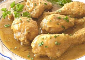 Jamoncitos de pollo en salsa, receta fácil y súper sabrosa