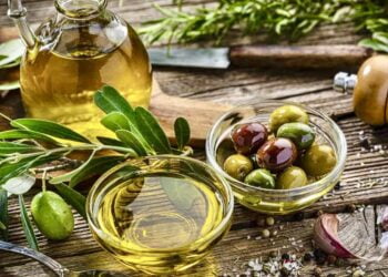 Ahorra aceite de oliva cocinando con tu airfryer, tus recetas no quedarán grasientas