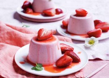 Panna cotta de fresas, receta fácil y deliciosa con 5 ingredientes