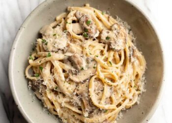 Pasta con setas y nata, receta fácil y súper cremosa