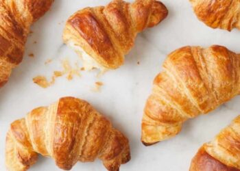 Cómo hacer cruasanes con masa de hojaldre, la receta más fácil y rápida