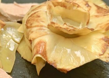 Flores de alcachofa a la plancha, receta fácil y rápida