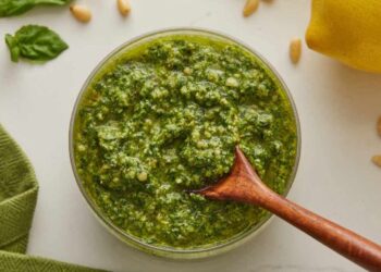 Pesto de espinacas, receta más suave que la original pero igual de sabrosa