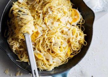 Pasta con huevo, receta fácil y rápida con espaguetis