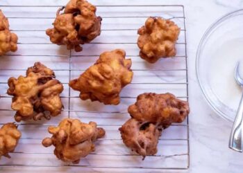 Buñuelos de manzana, receta tradicional fácil para un postre irresistible