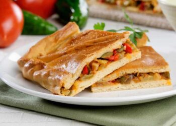 Empanada de pollo y verduras, la receta más fácil y sabrosa