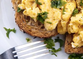 Esta es la cena que más preparo cuando no me apetece cocinar, sencilla y ligera
