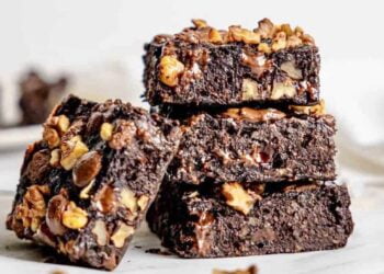 Brownie de plátano y nueces al microondas, la receta express llena de sabor