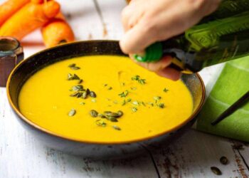 Crema de zanahoria y puerros, receta súper sabrosa en menos de 1 hora