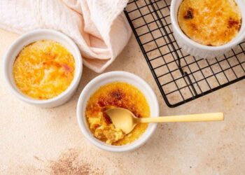 Crème brûlèe o crema quemada, el postre francés más cremoso y esponjoso