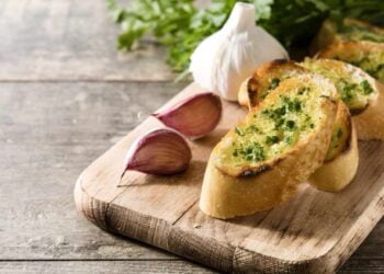 Pan de ajo en airfryer, receta fácil y rápida
