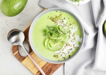 Gazpacho de aguacate, receta fácil y cremosa para una sopa fría perfecta