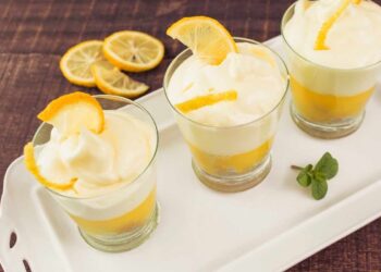 Mousse de limón con leche condensada, receta fácil y rápida para una sobremesa perfecta