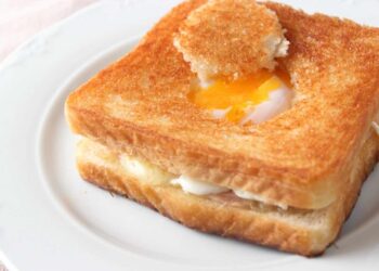 Sándwich mixto con huevo en airfryer, el bikini más fácil y rápido