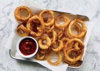 Aros de cebolla, el entrante favorito de muchos ahora en casa