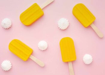 Polos de melocotón, un helado cremoso e irresistible