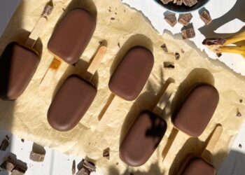 Polos de plátano y chocolate, receta cremosa y refrescante