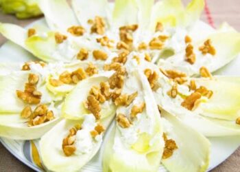 Endivias con Roquefort, receta fácil y rápida