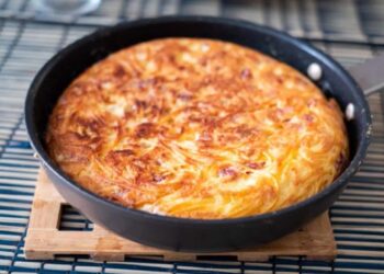 Tortilla de pasta, la frittata de aprovechamiento más fácil y rápida de hacer