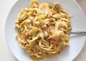 Tagliatelle con verduras y salsa de soja, receta fácil y rápida