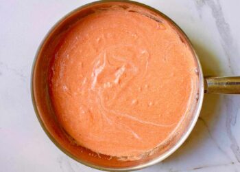 Salsa de tomate y nata en 3 minutos, receta fácil y rápida especial para pasta