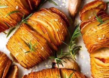 Patatas Hasselback en airfryer, crujientes por fuera y tiernas por dentro en 30 minutos