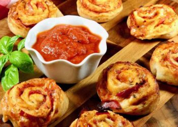 Rollitos de pizza, receta fácil para solucionar una cena en 10 minutos