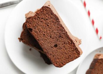 Bizcocho de chocolate keto en airfryer, receta con 3 ingredientes y sin harina para un postre esponjoso y delicioso